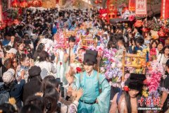 河南开封：大宋簪花游园会